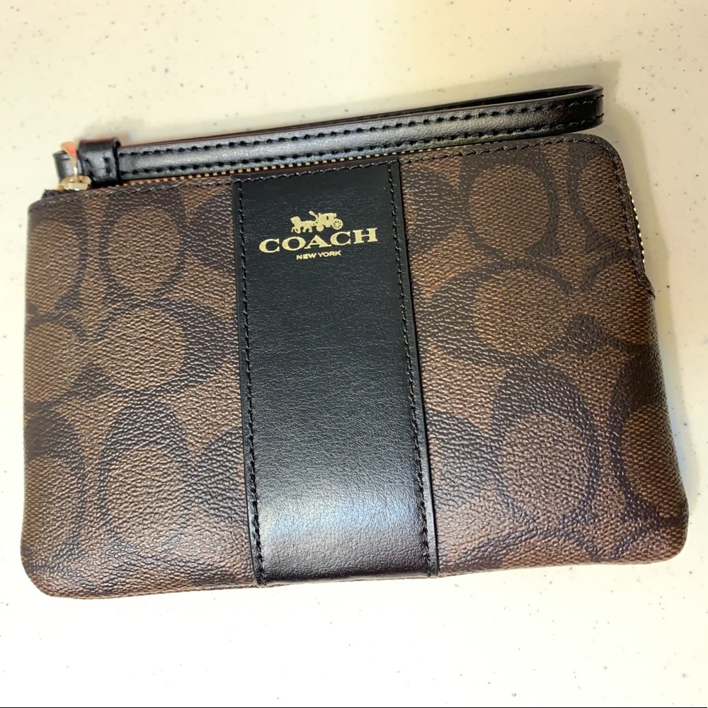 Authentic Coach Wristlet Wallet 6’X4’ 🆕